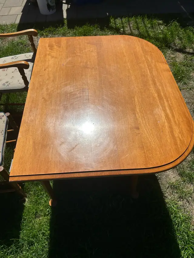 Table et 2 chaises - Photo 2