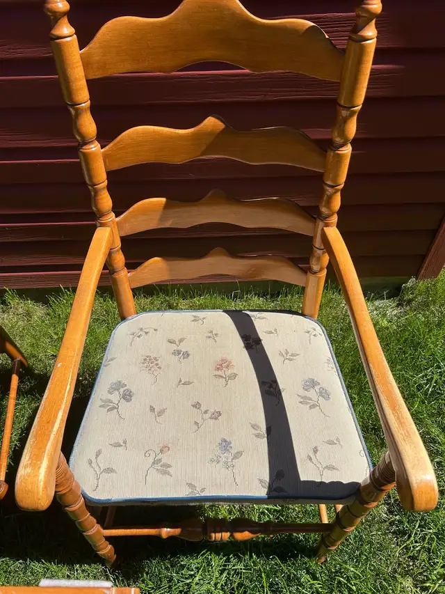 Table et 2 chaises - Photo 4