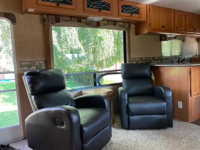 For Sale- 2011 Heartland - North Country Lakeside 29 ft RV - Photo 4