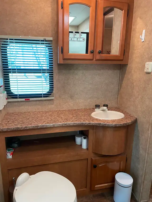 For Sale- 2011 Heartland - North Country Lakeside 29 ft RV - Photo 10