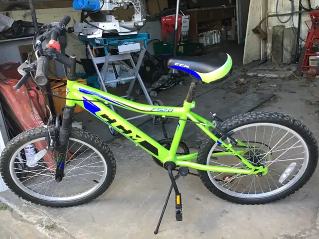CCM F52.0 KIDS 6 SPEED BIKE 20 inch WHEELS