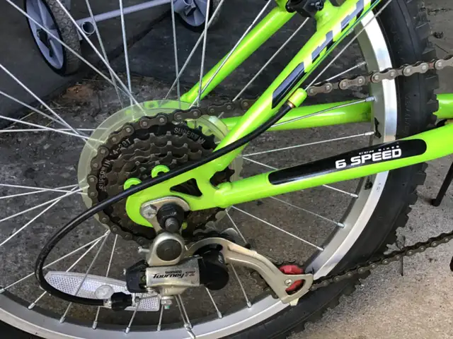 CCM F52.0 KIDS 6 SPEED BIKE 20 inch WHEELS - Photo 6
