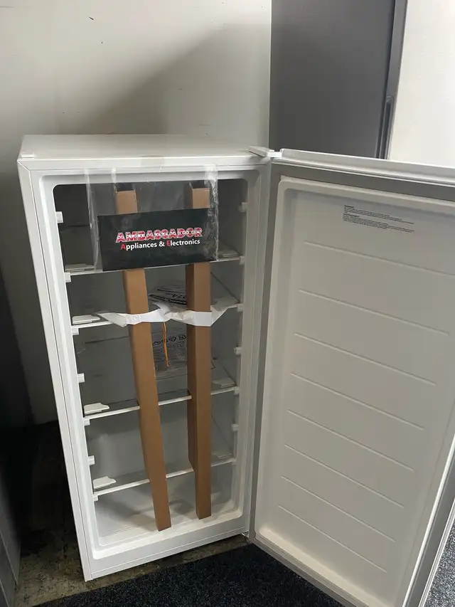 NEW Arctic King 2 In 1 Convertible  Freezer & Fridge 7.0  Cu.Ft - Photo 3