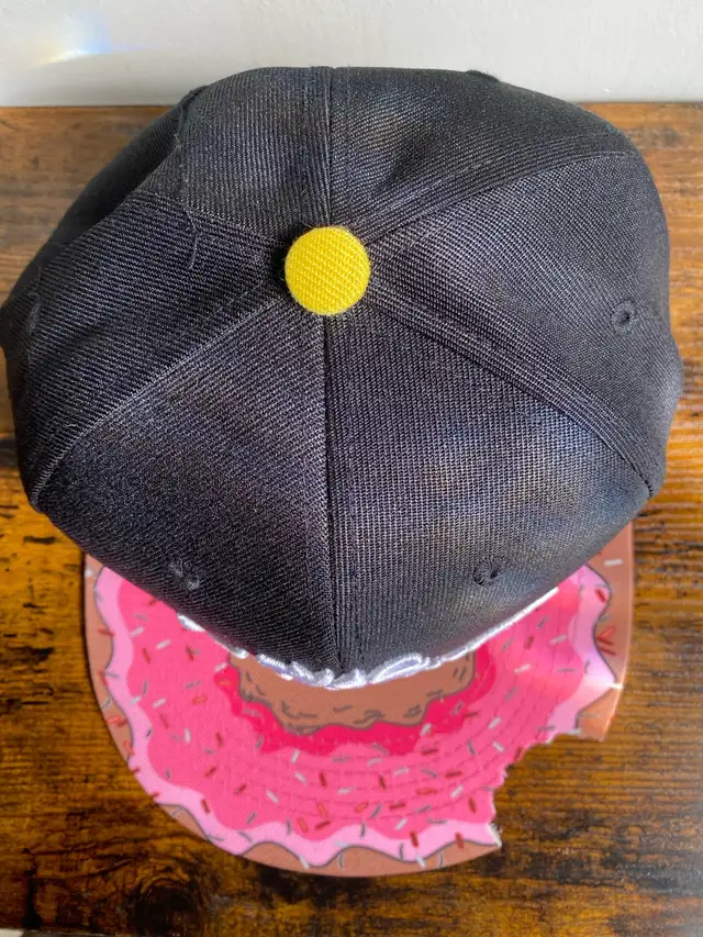 Black Snapback Cap w/ Pink Donut Brim - The Munchies - Photo 2