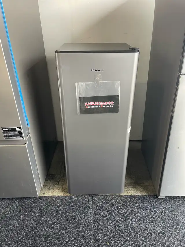 NEW 20" Hisense 6.3 Cu.Ft Large Compact Fridge (Stainless Steel)