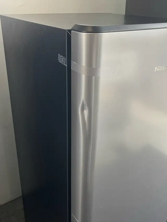 NEW 20" Hisense 6.3 Cu.Ft Large Compact Fridge (Stainless Steel) - Photo 7