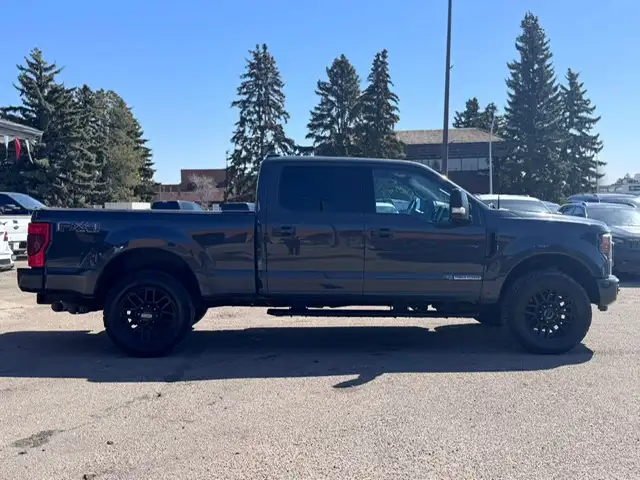 2021 FORD F-350 SUPER DUTY LARIAT • 6.7L DIESEL • 4X4 - Photo 4