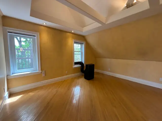 Beautiful Large 1 Bedroom Apartment With Treetop Views - Photo 10