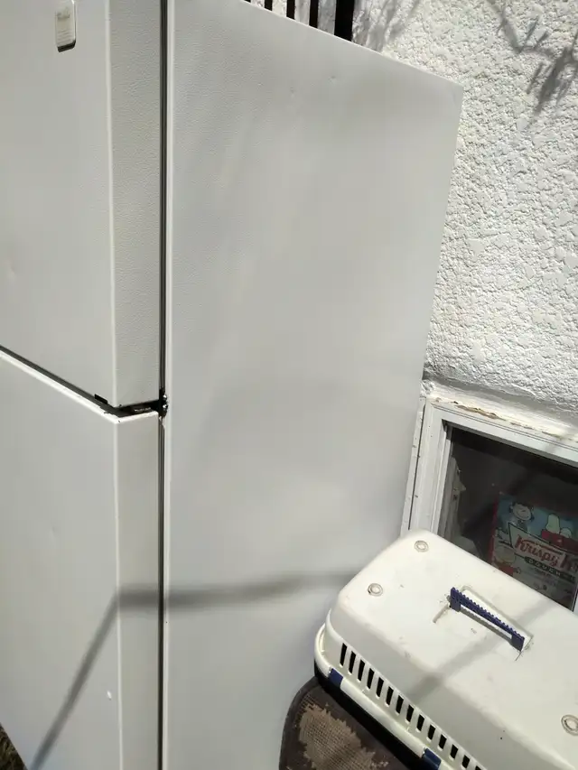 Whirlpool Refridgerator/Fridge - Photo 2