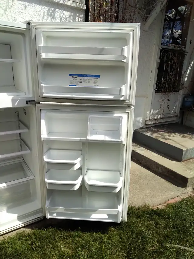 Whirlpool Refridgerator/Fridge - Photo 4
