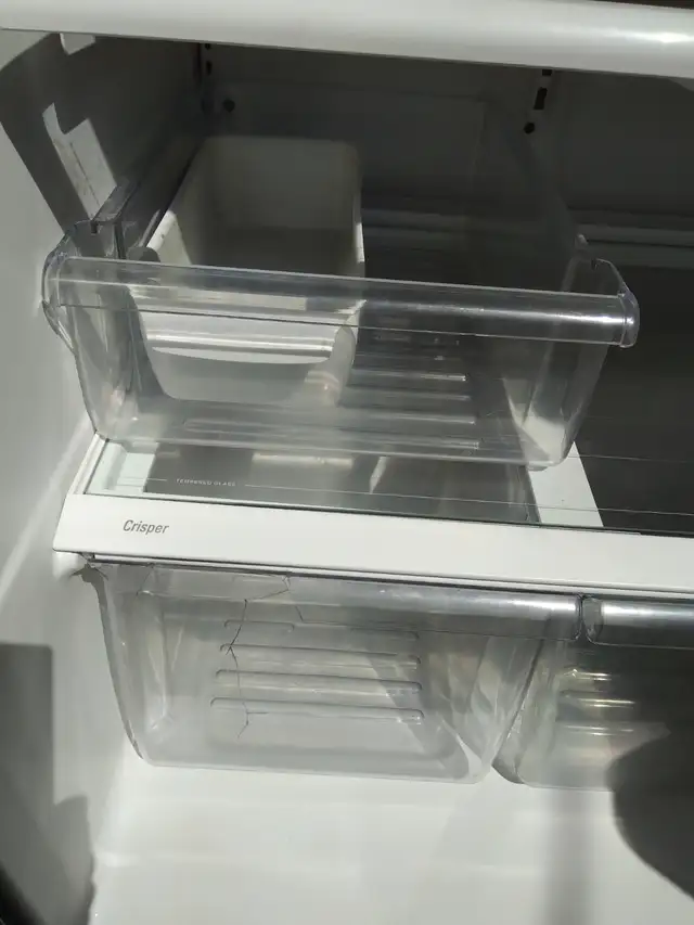 Whirlpool Refridgerator/Fridge - Photo 5