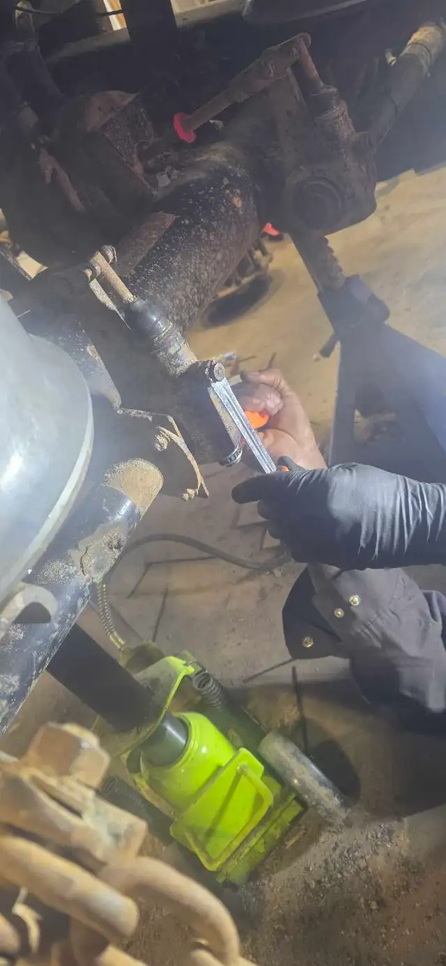 car/truck mechanic - Photo 2