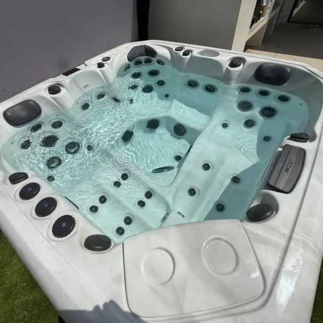 SATURN HOT TUB FOR SALE