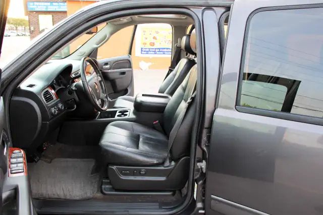 2011 Chevrolet Suburban LT 4x4 loaded Certified 2 Year W - Photo 23
