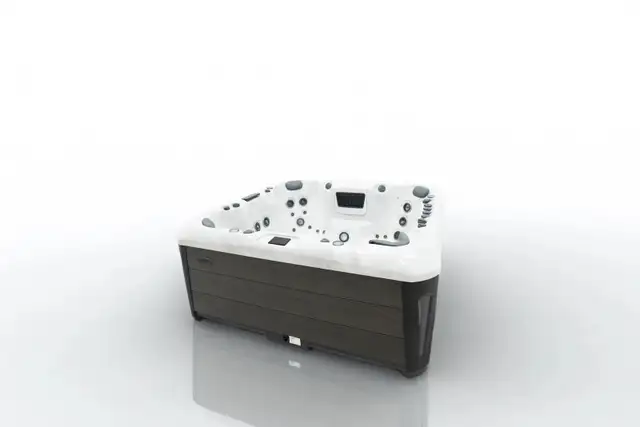 ORION HOT TUB FOR SALE - Photo 2