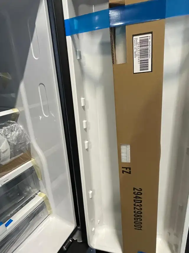 NEW 36" GE French Door Fridge (27.0 Cu.Ft) Interior Water & Ice) - Photo 8