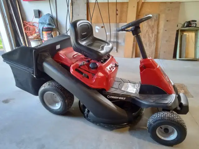 Riding Lawn Mower - Troy Bilt - Photo 2