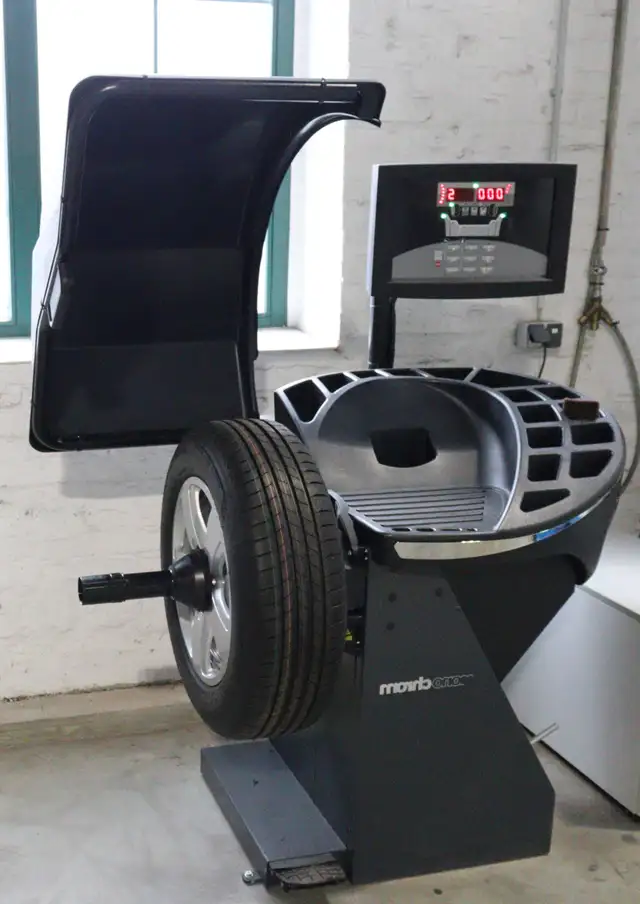 Équilibreuse de roues robuste pour garage - Photo 2