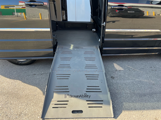 2013 Chrysler Town & Country TOURING-WHEELCHAIR ACCESSIBLE VAN - Photo 3