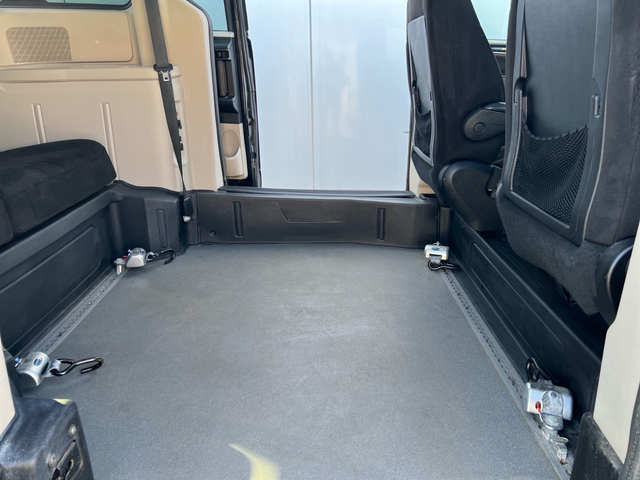 2013 Chrysler Town & Country TOURING-WHEELCHAIR ACCESSIBLE VAN - Photo 4