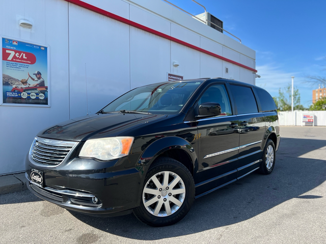 2013 Chrysler Town & Country TOURING-WHEELCHAIR ACCESSIBLE VAN - Photo 7
