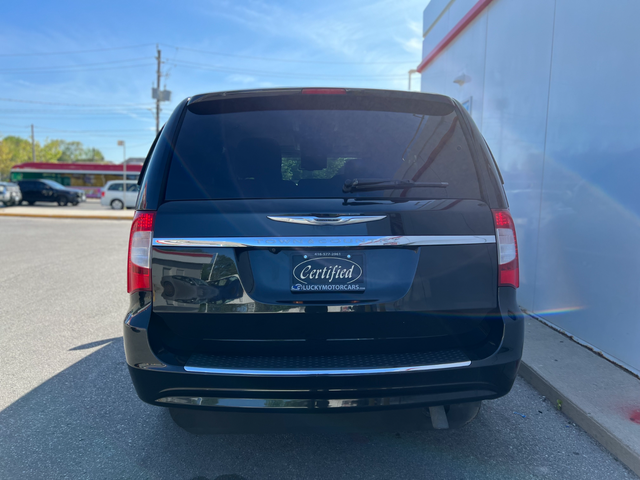 2013 Chrysler Town & Country TOURING-WHEELCHAIR ACCESSIBLE VAN - Photo 9
