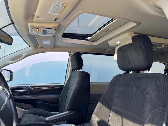 2013 Chrysler Town & Country TOURING-WHEELCHAIR ACCESSIBLE VAN - Photo 13