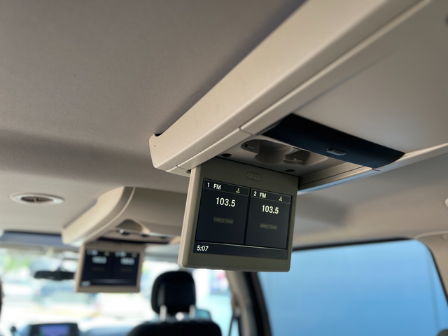 2013 Chrysler Town & Country TOURING-WHEELCHAIR ACCESSIBLE VAN - Photo 17