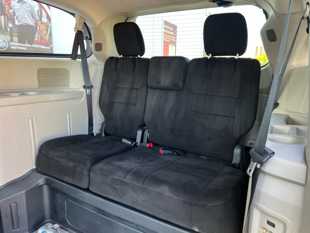2013 Chrysler Town & Country TOURING-WHEELCHAIR ACCESSIBLE VAN - Photo 18
