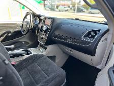 2013 Chrysler Town & Country TOURING-WHEELCHAIR ACCESSIBLE VAN - Photo 20