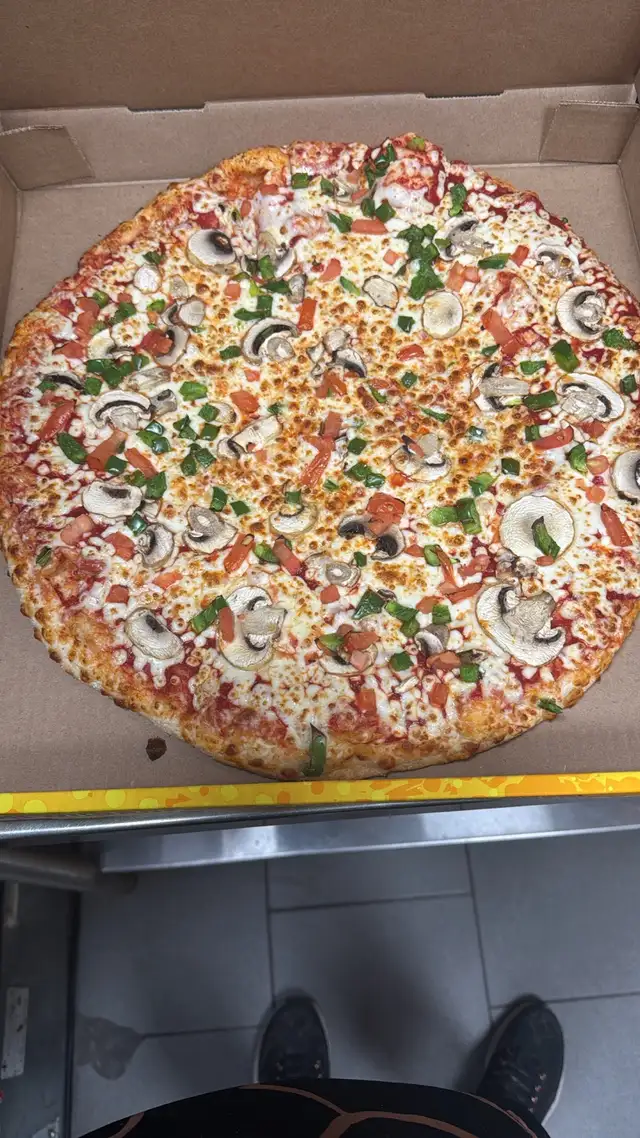 pizza cook or maker