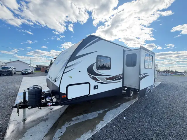 2019 PASSPORT ULTRA LITE GRAND TOURING 2400BH  BUNKS FINANCING