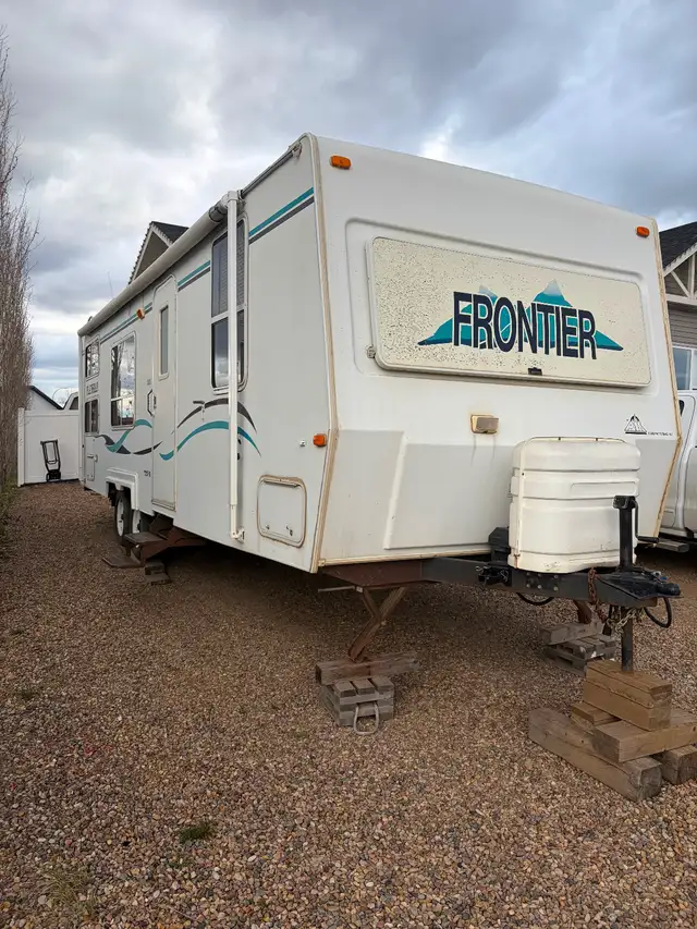 2001 27ft frontier plainsman holiday trailer