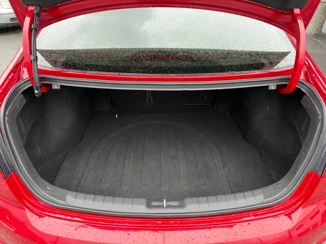 2019 Hyundai Elantra Luxury Auto, Fully Loaded | Stylish & Fuel - Photo 7