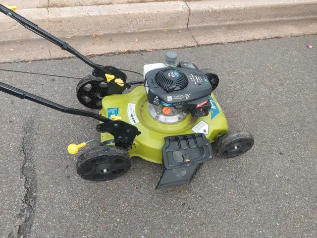 Gas push lawn mower! Like new!! - Photo 4