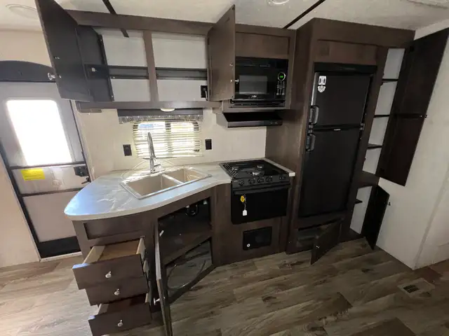 FAMILY-READY BUNKHOUSE TRAILER! - Photo 7
