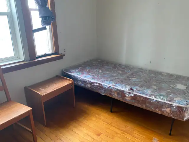 very clean & Furnished room c/w utilities/Wi-Fi east Downtown