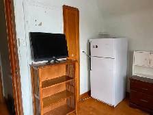 very clean & Furnished room c/w utilities/Wi-Fi east Downtown - Photo 2