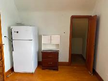 very clean & Furnished room c/w utilities/Wi-Fi east Downtown - Photo 5