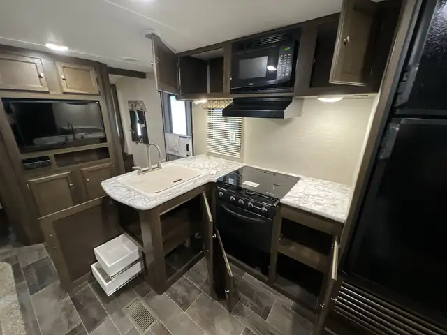 2018 KEYSTONE BULLET 272BHS, BUNKS, REAR BATHROOM, SECOND ACCESS - Photo 25