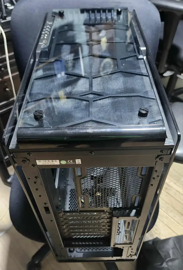CORSAIR CRYSTAL 570X RGB – TEMPERED GLASS ATX CASE – 3 RGB FANS - Photo 10