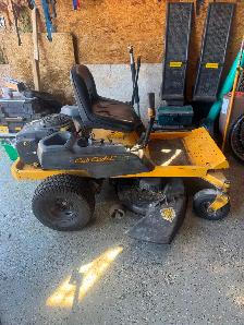 Zero turn lawnmower