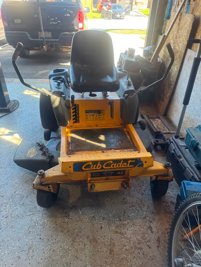 Zero turn lawnmower - Photo 2