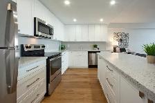 Fully Renovated 2 Bedroom Large, 2 Bath for Rent in Etobicoke! - Photo 2