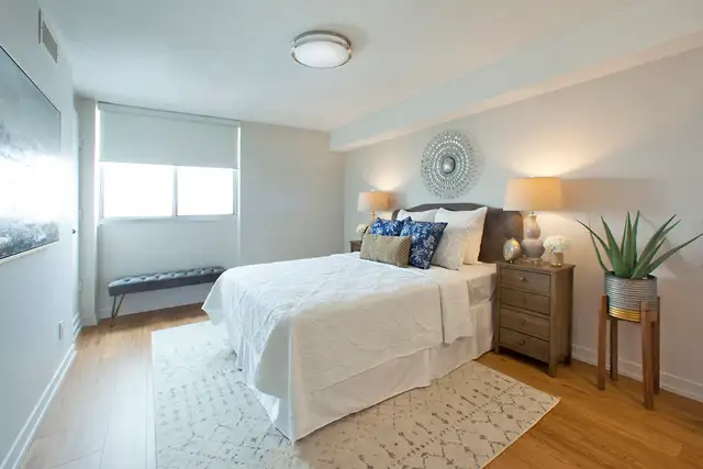 Fully Renovated 2 Bedroom Large, 2 Bath for Rent in Etobicoke! - Photo 8