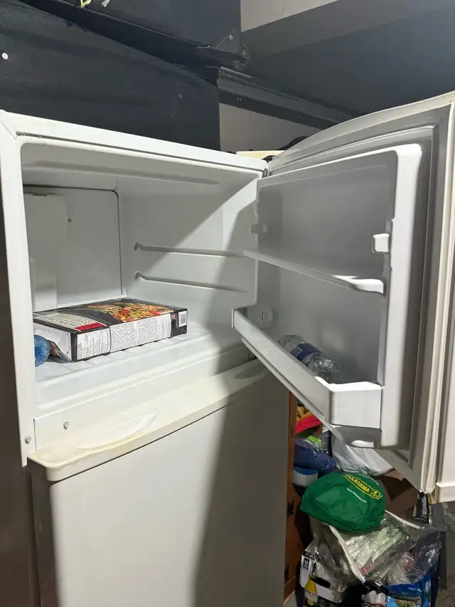Frigidaire en très bon état pour 140$ négociable