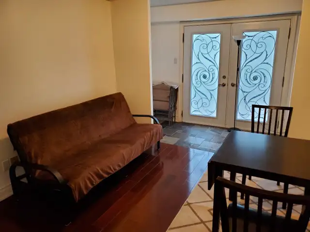 1 bedroom apt (not a basement) - Etobicoke, Centennial Park - Photo 3