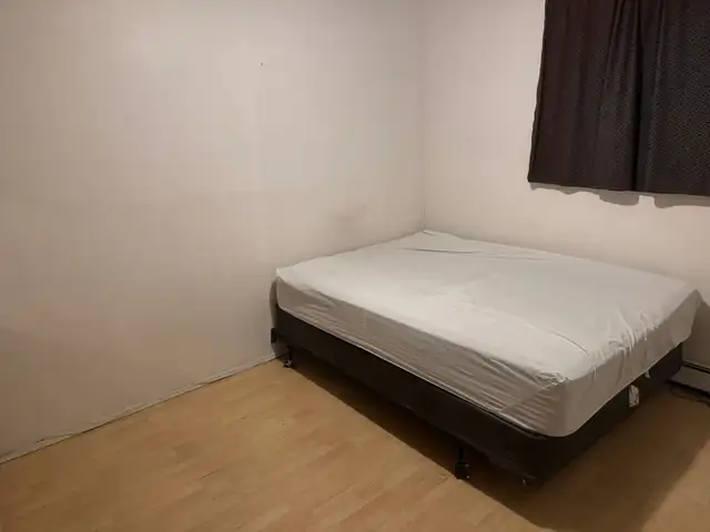 $600 room for rent near 8th st and Centre Mall - Photo 2