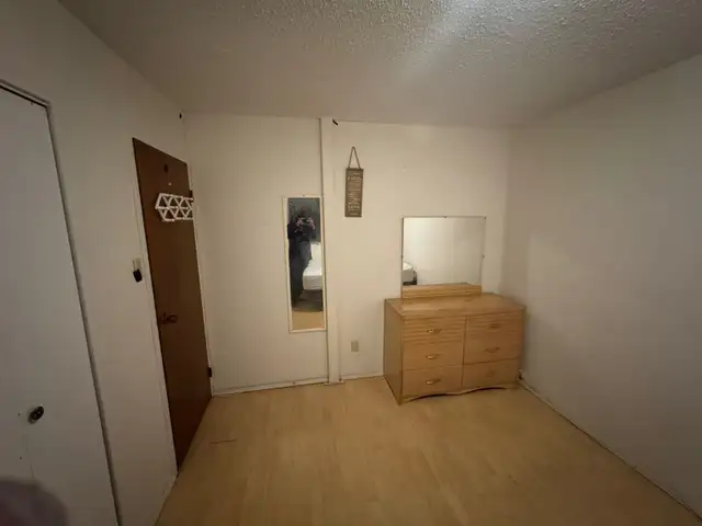 $600 room for rent near 8th st and Centre Mall - Photo 4