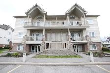 Lovely 2 Bdm/1 Bth Condo, Barrhaven, 2 x pkg, July/August